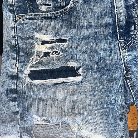 EXCELLENT DISTRESSED CONDITION WOMEN’S SIZE 2 AMERICAN EAGLE STRETCH MIDI SHORTS - Picture 2 of 8